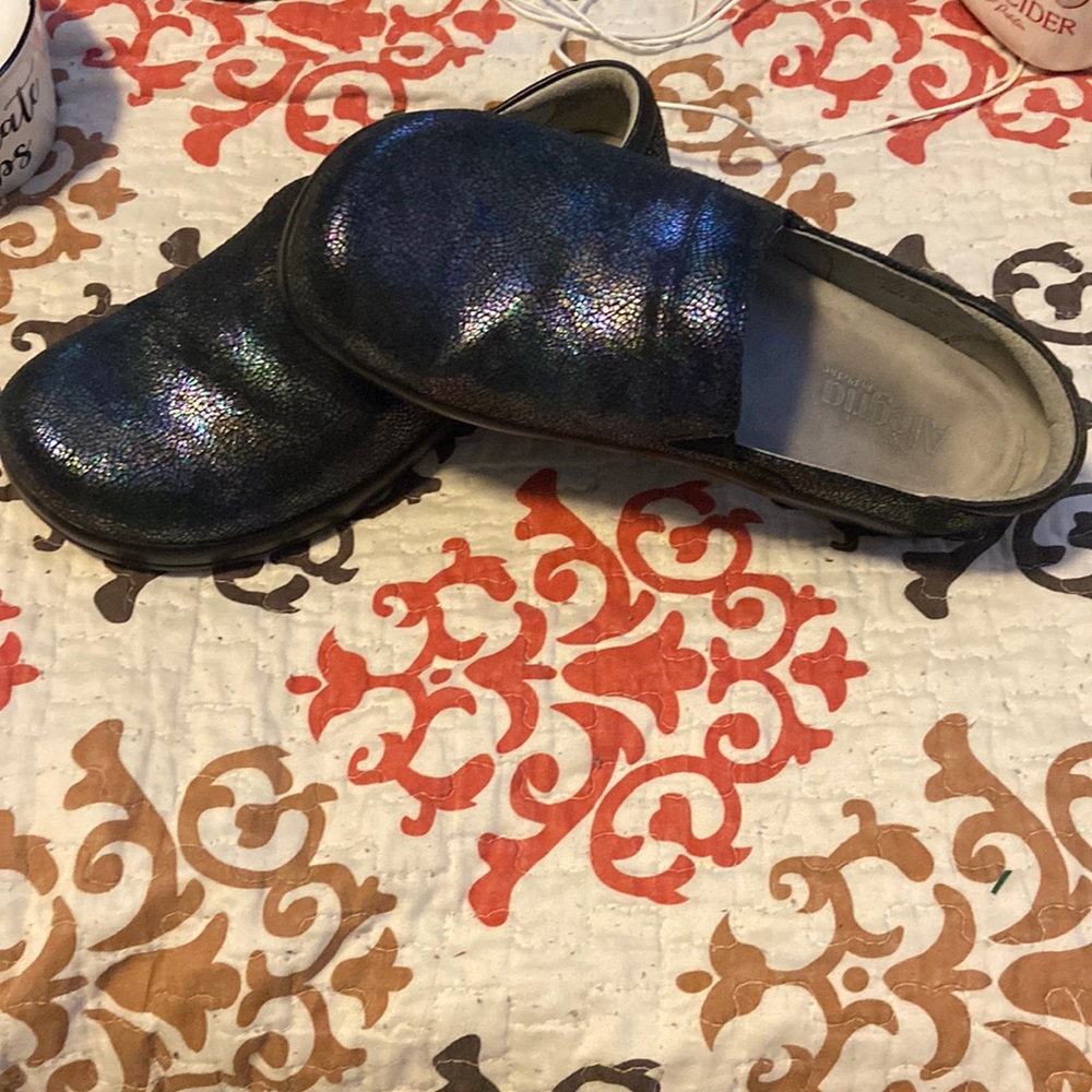 Slightly used Algeria nursing shoes